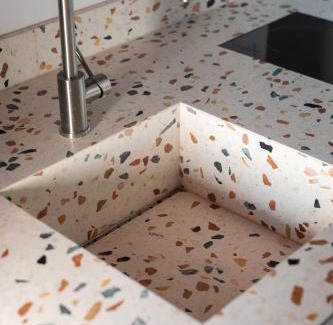 Udine Apartment | NEST LIVING - Red Velvet