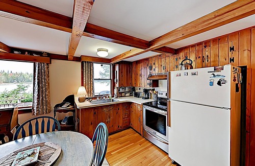 Mount Desert Cottage | Nest On Mount Desert Isle w Beach - 8 Mi to Acadia