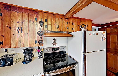 Mount Desert Cottage | Nest On Mount Desert Isle w Beach - 8 Mi to Acadia