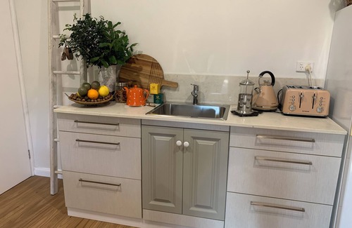 Shire of Gatton Apartment | Nestled at the Base of Toowoomba Range …A beautiful comfortable rural cottage .