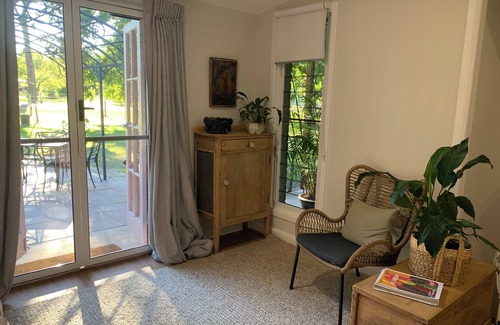 Shire of Gatton Apartment | Nestled at the Base of Toowoomba Range …A beautiful comfortable rural cottage .