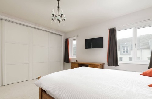 Port Erin Apartment | Nestled in a peaceful location, just 100 yards from the promenade, Bradda Place is an exclusive mode