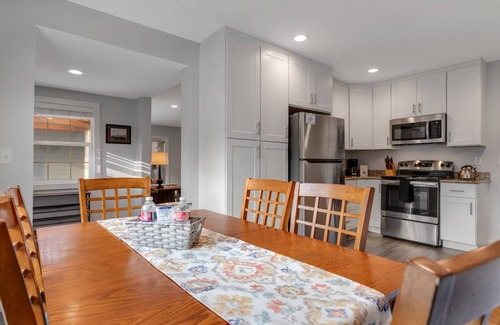 Sunset House | Nestled Up Against the Boise Foothills Enjoy Sunset Neighborhood & Make Memories with the WHOLE FAM!