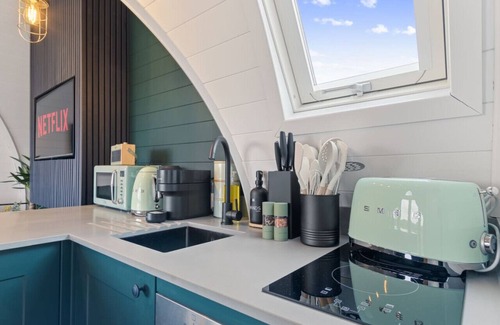 Ford Cabin | Nestledstays - The Barn House