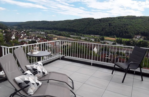 Gemuenden Apartment | Neu eingerichtete Ferienwohnung mit Fahrradstellplatz