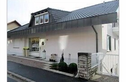 Gemuenden Apartment | Neu eingerichtete Ferienwohnung mit Fahrradstellplatz