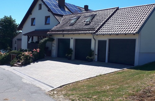 Sinzing Apartment | Neue Ferienwohnung (28qm) mit Wohn-Schlafraum für 2 Personen