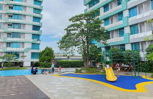 Pekayon Jaya Apartment | Neutral Studio Room At Grand Kamala Lagoon Apartment
