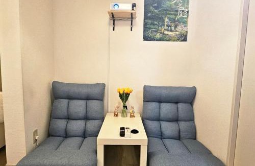 Okubo Apartment | New #편의점10초#신주쿠2분#신오쿠보역5분#16평#최대4명#부엌침실#나리타공항50분#아늑한아파트#고급매트리스
