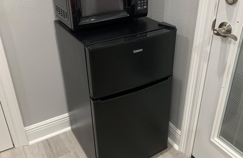 Tulane - Gravier House | “NEW” 1 Bed 1 Bath 1 Block From Street Car Line-Only 7 blocks to French Quarter!