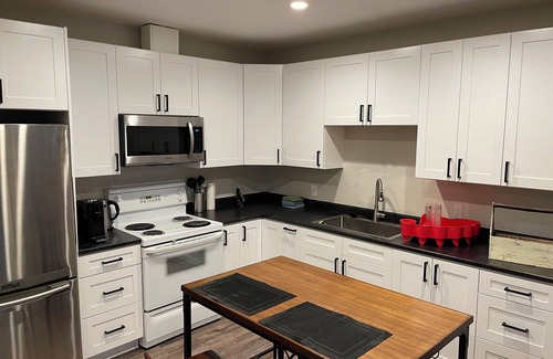 Sooke House | New 1 bedroom Sooke oceanfront guest suite