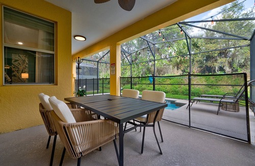 West Kissimmee House | NEW!16 guest, Disney 10mi, Themed Rooms, Private Pool, Movie + Game Room, Resort