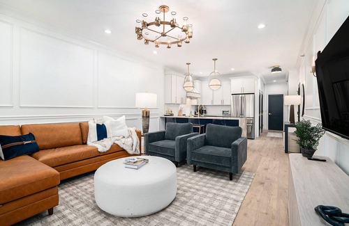 Northeast South Bend Condo | New 1st floor condo - 7 Block Walk to Notre Dame - Sleeps 8