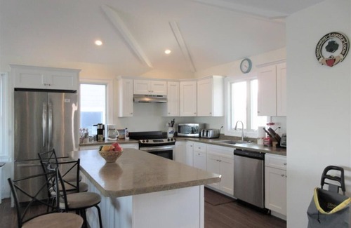 Manahawkin House | New 2 bedroom bay front on Cedar Bonnet Island