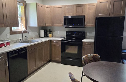 Nevis Cabin | New 2 Bedroom , 1 bath cabin