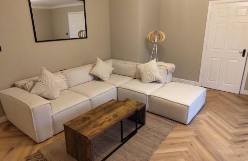 Trafford Apartment | New 2 Bedroom Appartment In Manchester - Stretford - Old Trafford Close to Football-Cricket Ground & City Centre