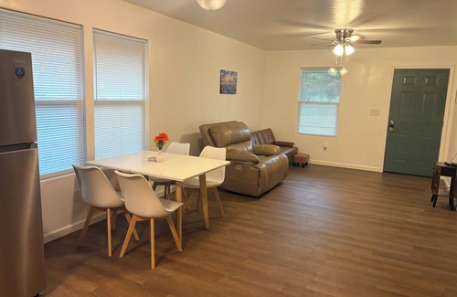 Guthrie House | New 2-bedroom Duplex in Guthrie close to I-35