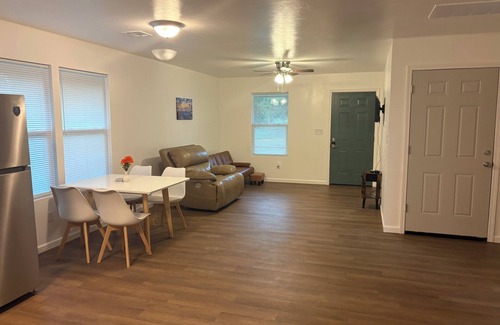 Guthrie House | New 2-bedroom Duplex in Guthrie close to I-35