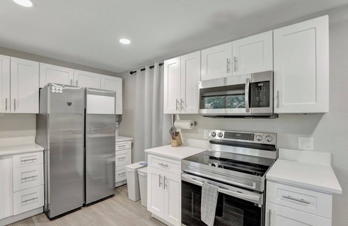 South Westminster House | NEW 2 BR 1 BA Home Office Escape!