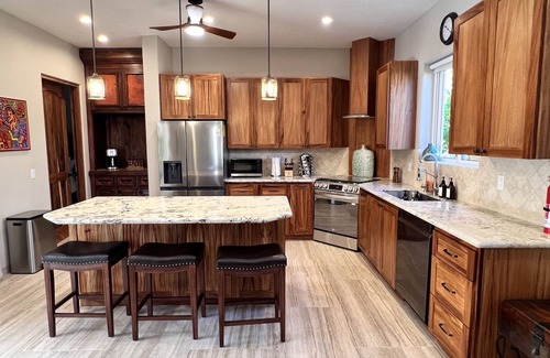 Los Barriles House | New, 2 king bed casita, Town Center, Private Gardens, 2 minutes to Beach