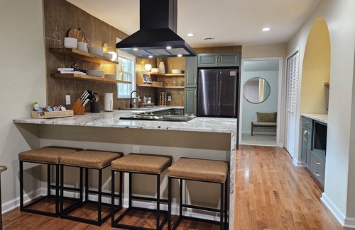 Taylor House | New! 2BD-Home with FAST Wi-Fi & FREE Parking!