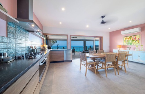 Airlie Beach House | New 3 bed 3.5 bath home in Airlie Beach with breath taking Whitsunday Views