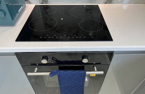 Waltham Cross House | New 3 Bedroom, 3 shower, ideal for Contractors,Companies & Temporary Relocation