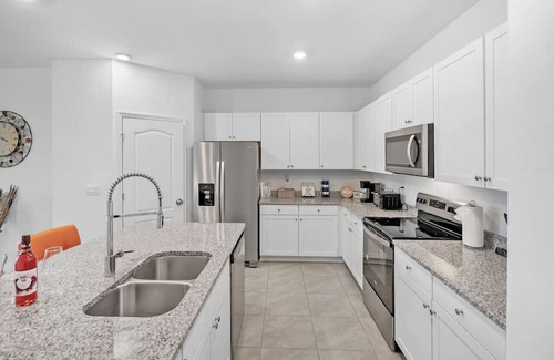 St. Augustine House | New 3-Bedroom Lakeview Townhouse