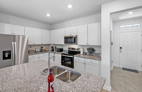 St. Augustine House | New 3-Bedroom Lakeview Townhouse