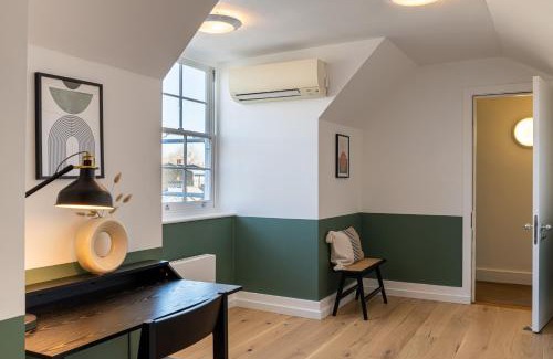 Brompton & Hans Town Apartment | New 3bed with Air Con In Chelsea