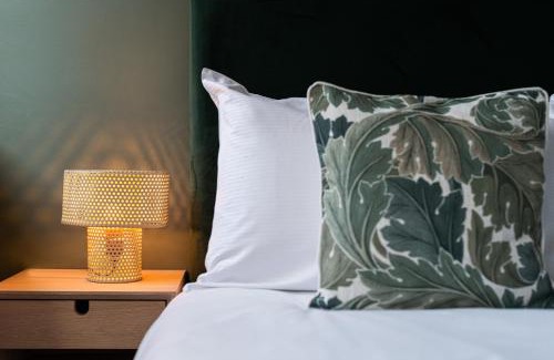 Brompton & Hans Town Apartment | New 3bed with Air Con In Chelsea