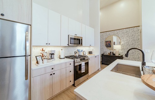 Wicker Park Apartment | NEW 4BR Designer Flat in Wicker Park/Bucktown