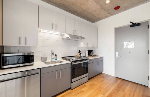 River North Hotel | New 4BR Family-Ready Apartment