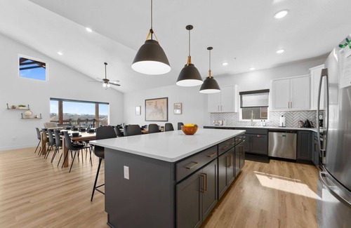 Indian Point House | NEW! 6 BR, Pools, Hot Tub, Game Rm, Theater Rm, LAKE Views, Location, Sleeps 18