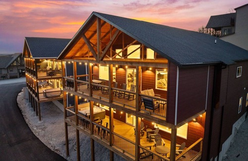 Indian Point House | NEW! 6 BR, Pools, Hot Tub, Game Rm, Theater Rm, LAKE Views, Location, Sleeps 18