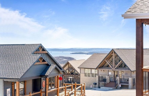 Indian Point House | NEW! 6 BR, Pools, Hot Tub, Game Rm, Theater Rm, LAKE Views, Location, Sleeps 18