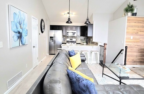 Northwest Arvada House | NEW 6bdrms, 6baths; Near Dining, Shops, & Shops. Great for Red Rocks & Downtown!