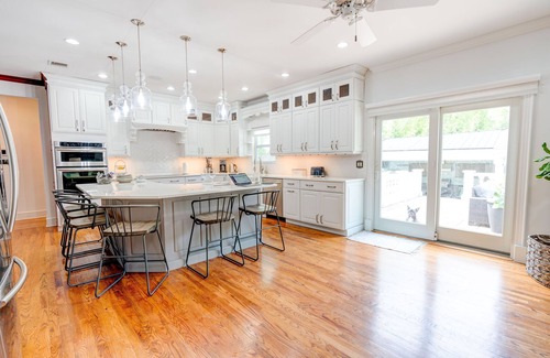 Eastport House | NEW 7 Bedrm House-Pool, Swim-Up Bar, Grill, Pool Table, Fitness and play room