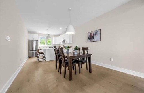 Selkirk House | NEW 797 Lakeshore rd Paradise