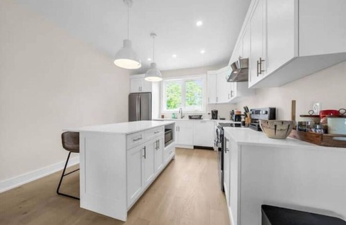 Selkirk House | NEW 797 Lakeshore rd Paradise