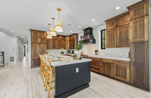 Sarasota House | New 8 bedroom house with tropical oasis backyard! Heated pool and spa.