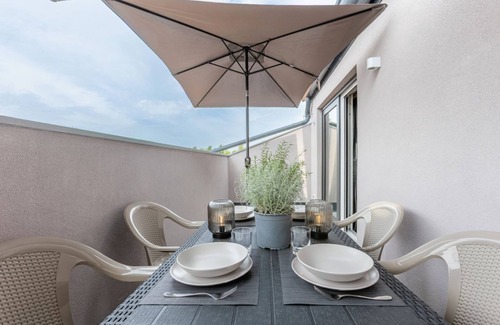 Ferrara Apartment | New and spacious apartment of about 145 sqm, capable of accommodating up to 11 people, located on the second floor of a modern building without a lift.The property is located in a residential area of Ferrara, a few minutes walk from the city center