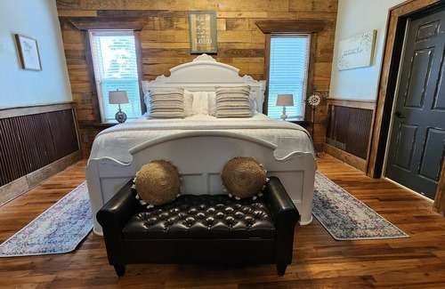 Bryan Other | NEW Arrow Grove Farmhouse Renovated Quiet Farmhouse 25 minutes from Kyle Field