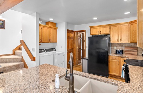 Aspen Brook House | NEW! Aspen Brook Kyle Cabin By Estes Park Homes