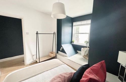 Holloway Apartment | *NEW* Beautiful 2 Bedroom House in Central Location