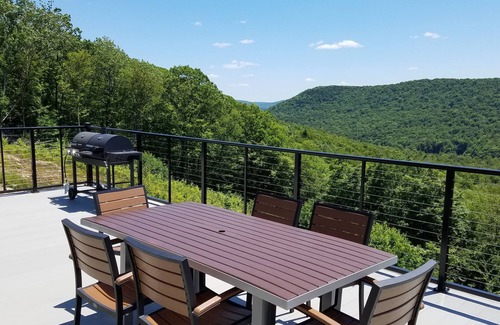 Jamaica House | New Beautiful Modern Home - Weekly or Monthly - Isolated but Centrally Located