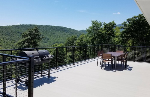 Jamaica House | New Beautiful Modern Home - Weekly or Monthly - Isolated but Centrally Located