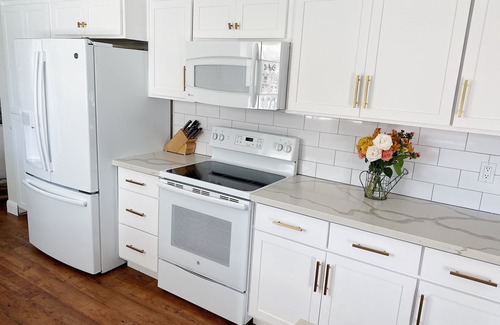 Citrus Heights House | NEW BEAUTIFUL Simply Modern White House + Hot Tub