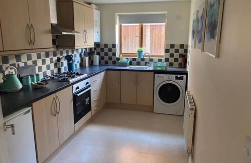 Oldbury Apartment | New Birmingham Rd, Jn 2 M5, 2 twin B/rooms Parking
