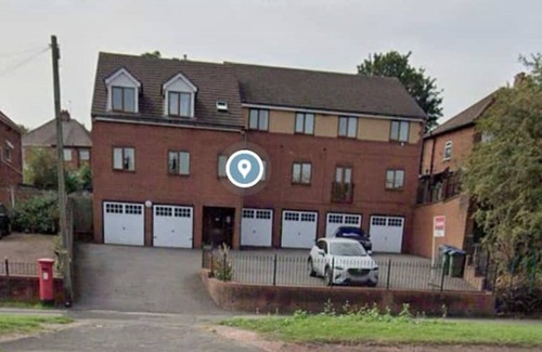 Oldbury Apartment | New Birmingham Rd, Jn 2 M5, 2 twin B/rooms Parking